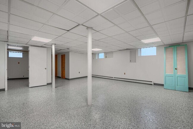 Building Photo - 2210 Lake Ave