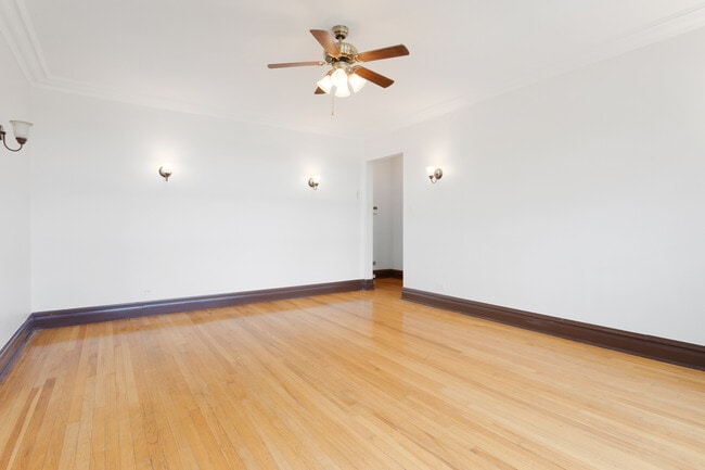 Building Photo - 2352 N Spaulding Ave