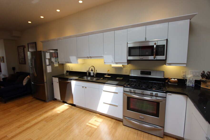 Kitchen - 139 7th St
