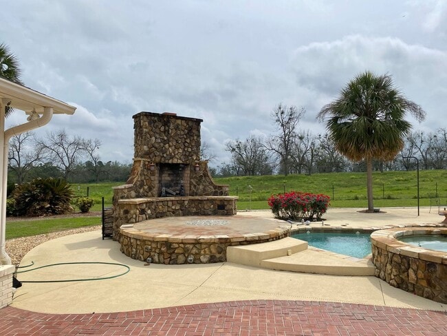 Building Photo - 1407 Camellia Dr