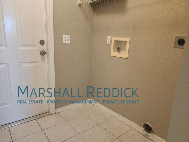 Building Photo - 3 BED 2 BATH SINGLE FAMILY HOME ON FRESH WATER CANAL WITH DOCK