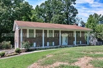 Building Photo - 313 Maple Way