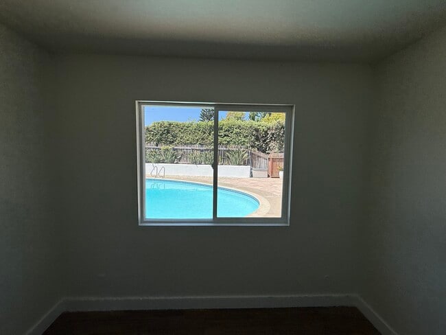 Building Photo - 6204 Avenida Ganso