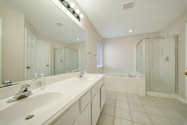 Building Photo - 15311 Bronze Leaf Ct