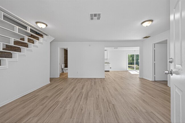 Building Photo - 170 Walter Dr