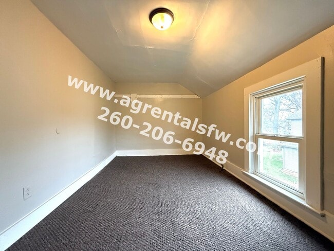 Building Photo - 4 Bedroom House