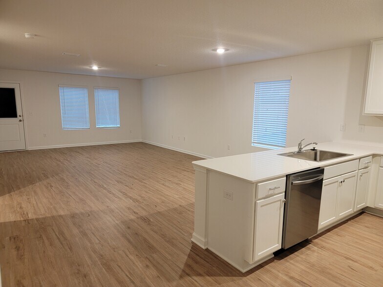 Open Area - Kitchen to Living Room - 4713 Eagles Ridge Rd