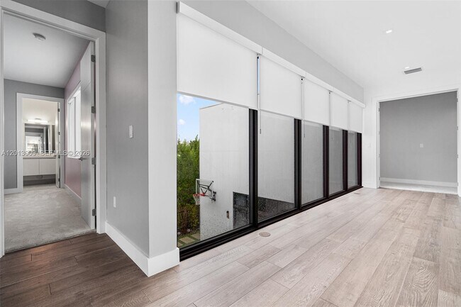 Building Photo - 16529 Botaniko Dr N