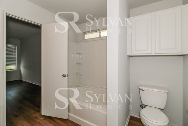 Building Photo - Prepare to fall in love with this 3 bedroom, 2 bathroom home