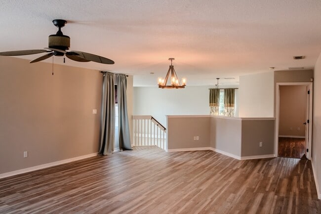 Building Photo - 1557 Amaryllis Cir