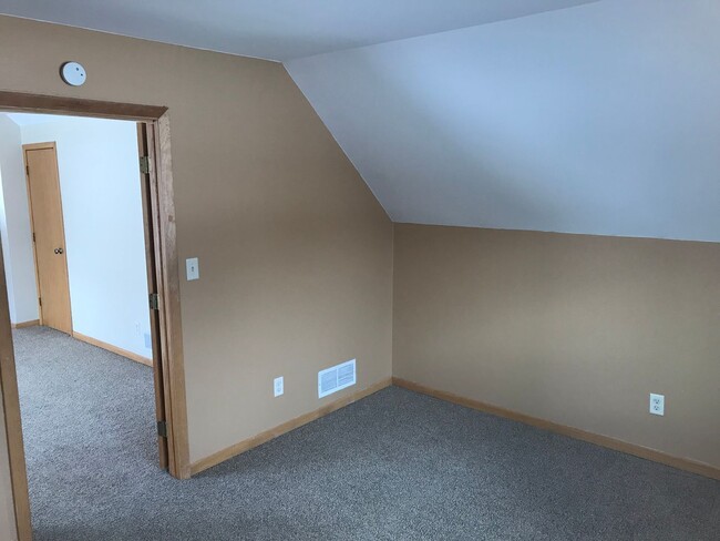 Building Photo - 409 Fairview Ave N