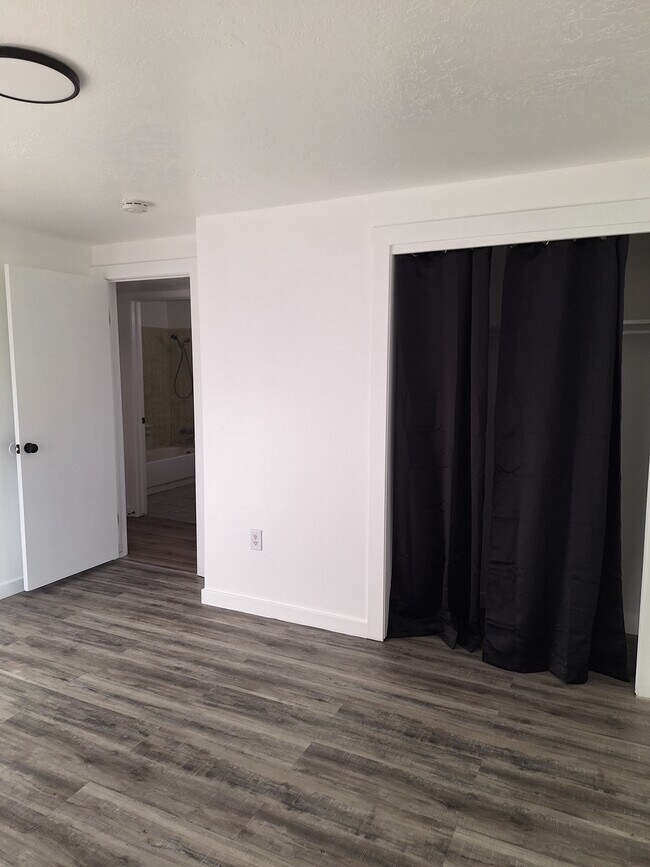 Building Photo - Roy 4-plex 2002