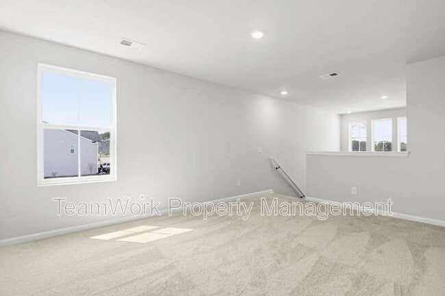 Building Photo - 376 Tiliwa St