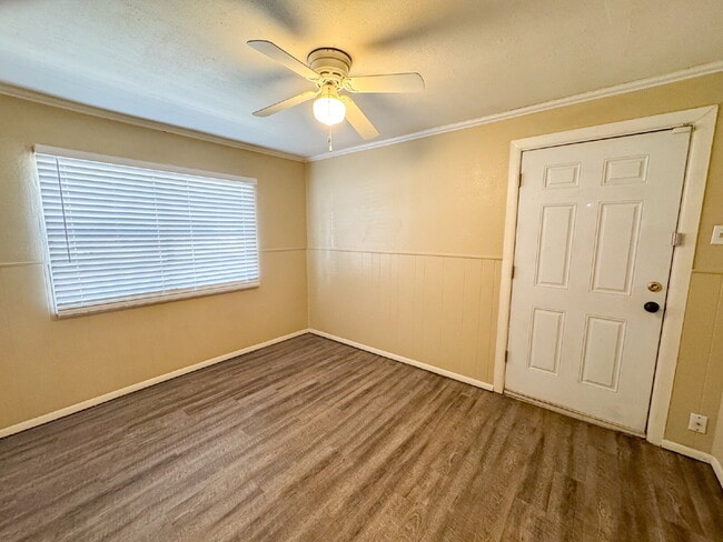 Building Photo - 3 bed, 2 bath in Tech Terrace with Flexible Lease Terms!