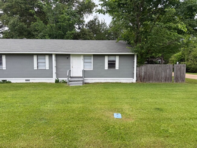 Building Photo - 305 Valentour Rd