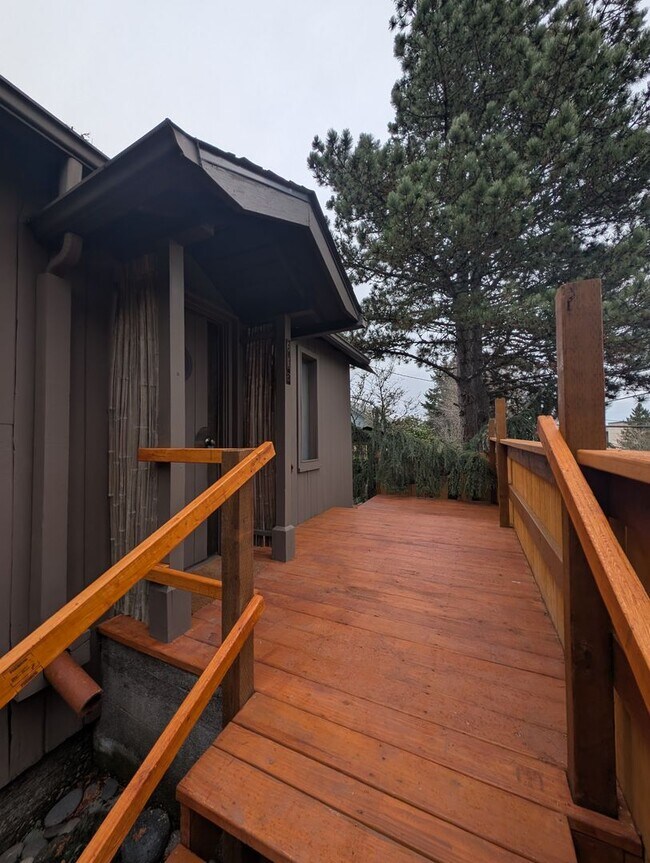 Building Photo - Rent Your Own Oasis! Available Now!