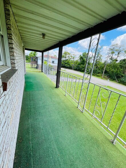 Private balcony - 2012 Willow Way Dr
