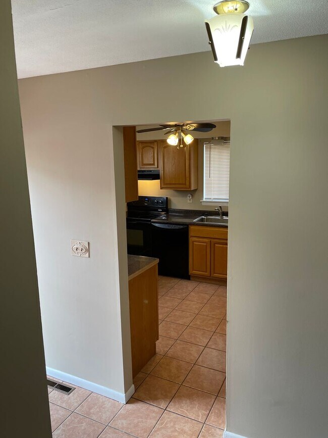 Building Photo - 7A Woodland Avenue