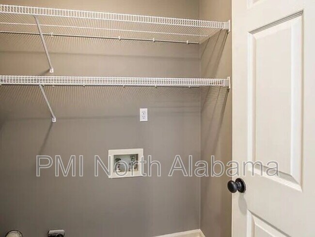 Building Photo - 1014 Stones Throw Dr NW