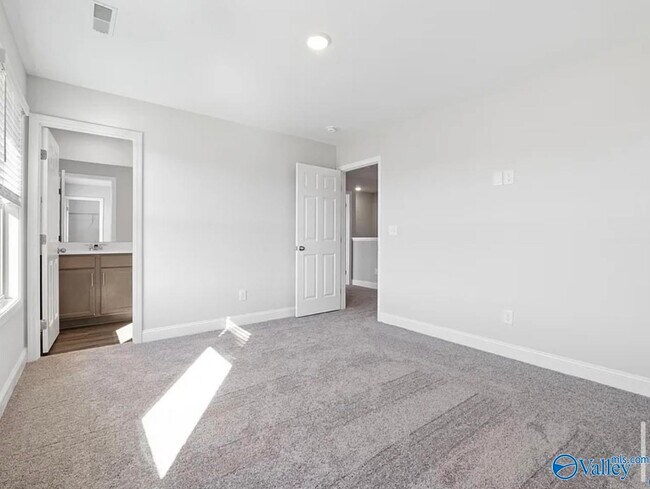 Building Photo - 142 Ivy Vine Dr