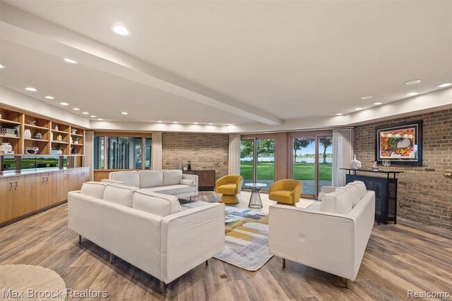 Building Photo - 3333 W Shore Dr