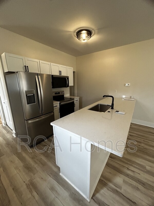 Building Photo - 3453 E 26th St