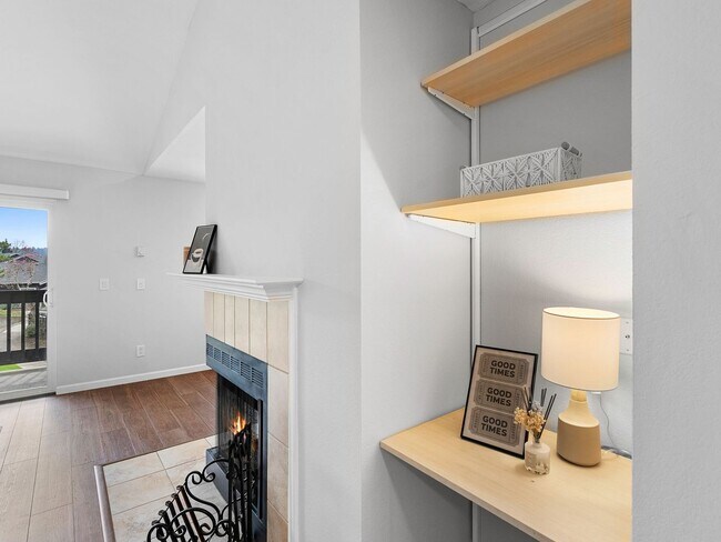 Building Photo - 1-bedroom, 1-bath condo in the heart of Murrayhill