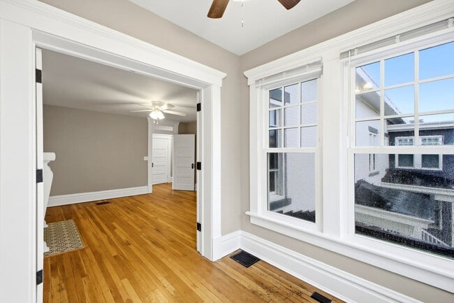 Building Photo - 342 Taylor Ave
