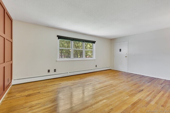 Building Photo - 476 Oak Ave