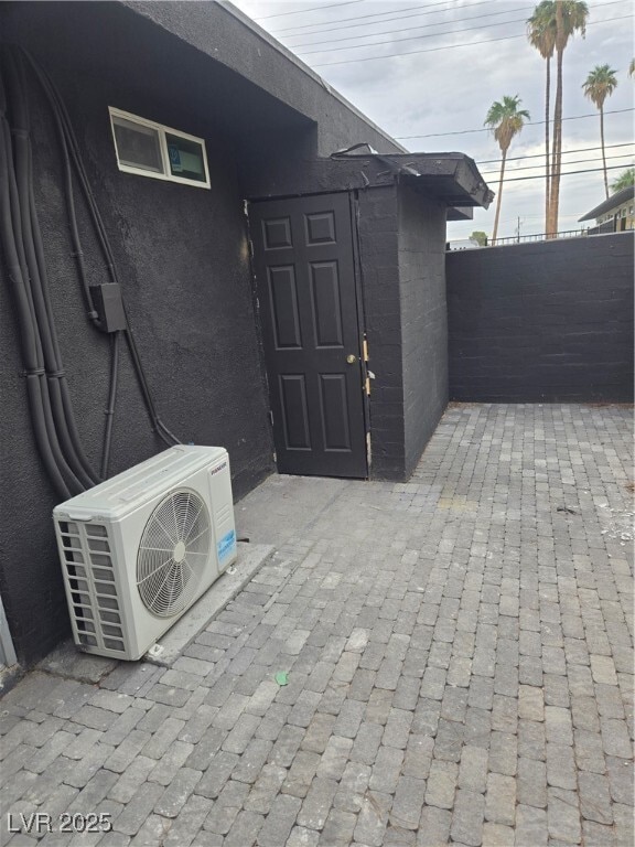 Building Photo - 1000 Lewis Ave