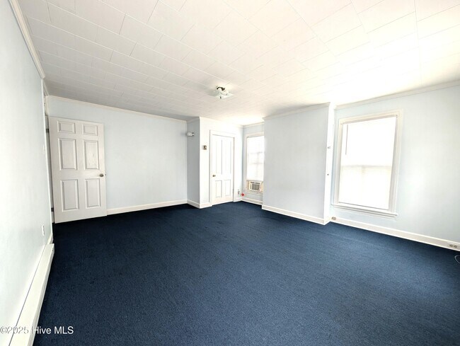 Building Photo - 501 N Road St