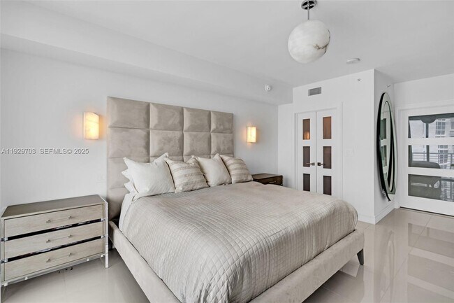 Building Photo - 2831 N Ocean Blvd