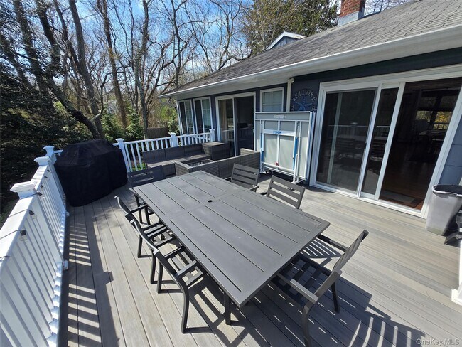 Building Photo - 870 Noyack Rd