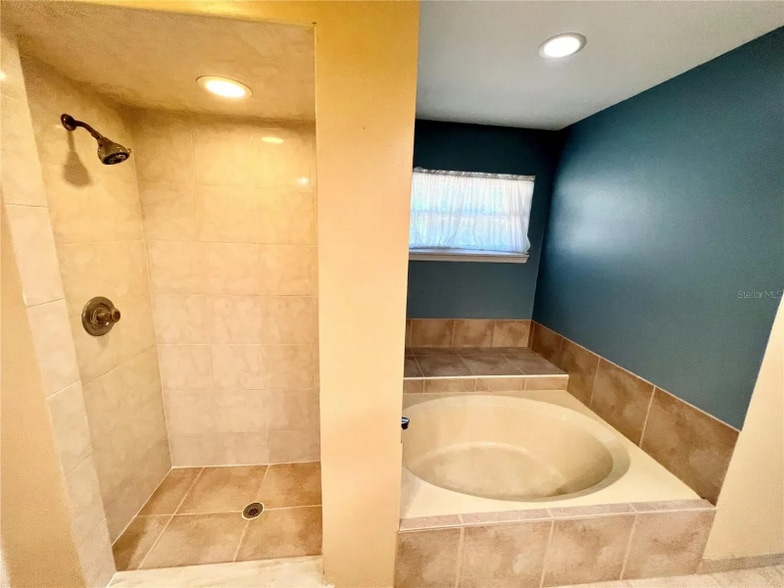 Building Photo - 3145 Chatsworth Ln