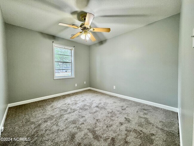 Building Photo - 526 W Thurman Rd