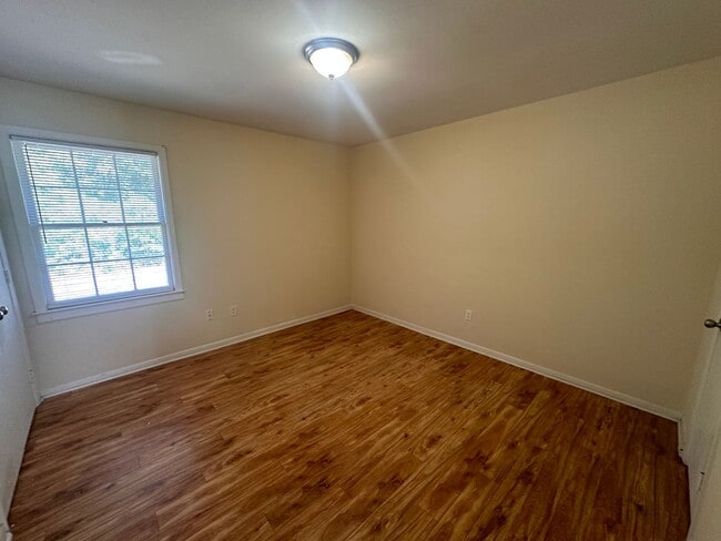 Building Photo - 2 Bedroom Duplex