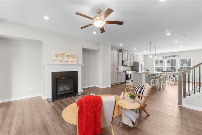 Building Photo - 324 Commons Ave