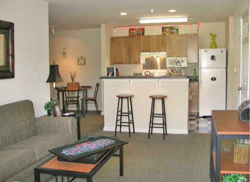 Building Photo - 140 Yellowstone Dr