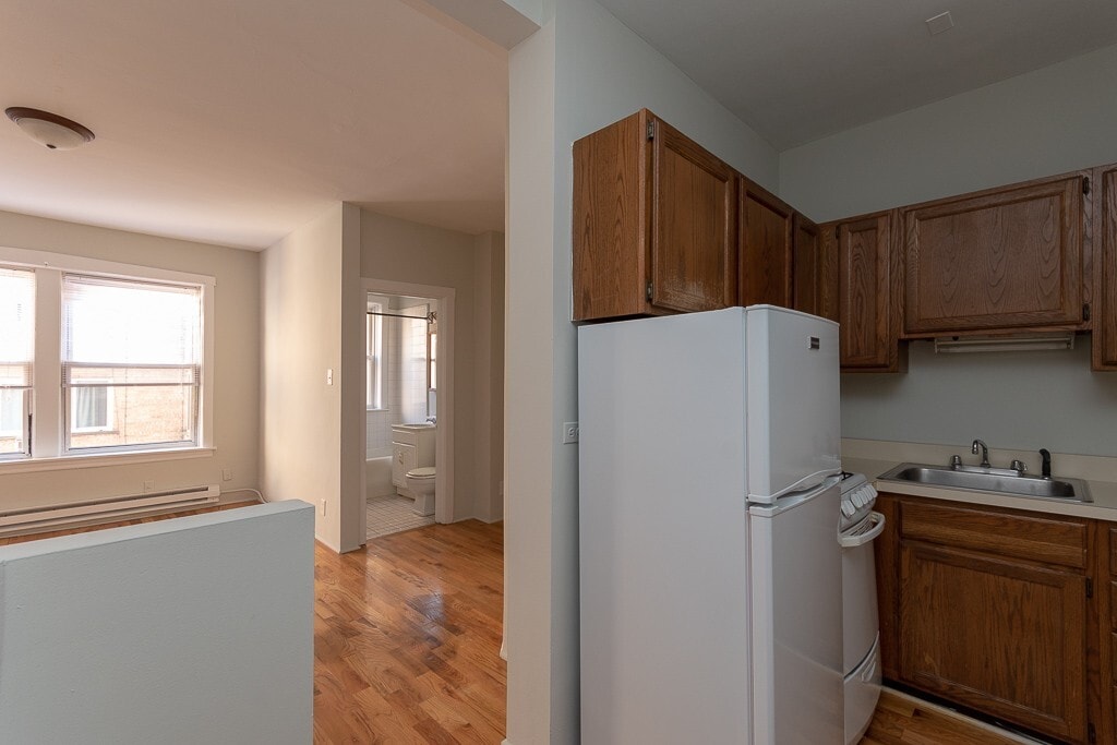 Building Photo - 516 W Melrose St