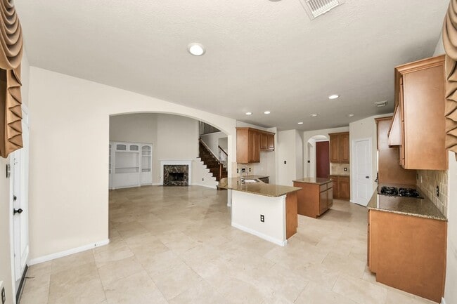 Building Photo - 2218 Longspur Ln