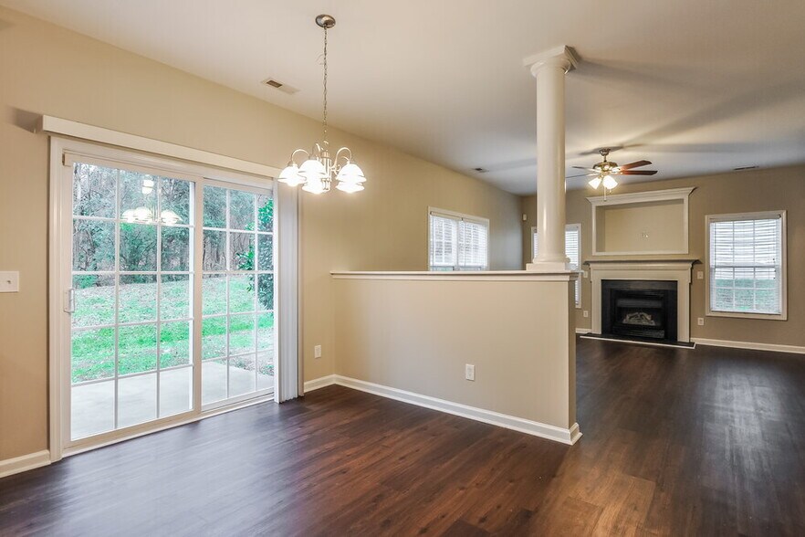 Building Photo - 4049 Laurel Glen Dr