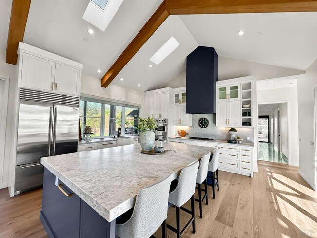 Building Photo - 987 Mark West Springs Rd