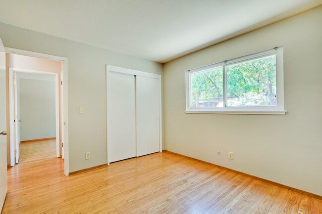 Building Photo - Charming 3-bedroom, 2-bathroom ranch-style...