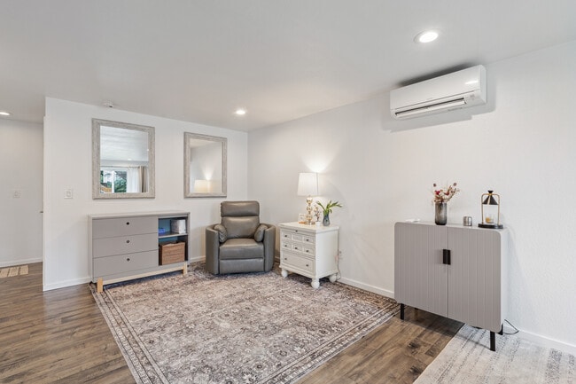 Building Photo - 4817 N Vassault Dr