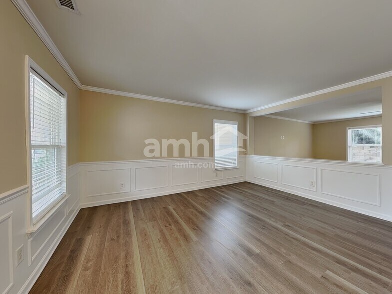 Building Photo - 342 Ashdale Dr