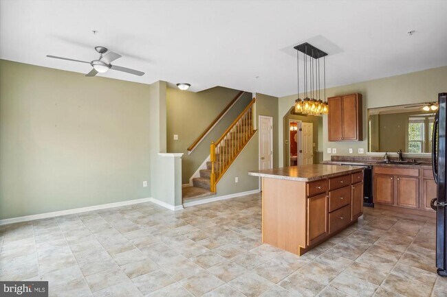 Building Photo - 152 Fieldstone Ct
