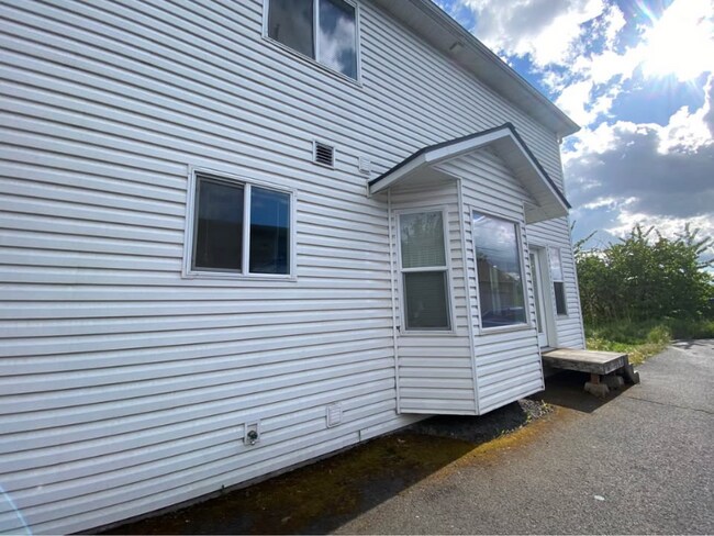 Building Photo - 857-859 N Garfield St