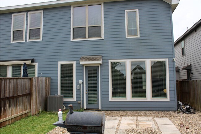Building Photo - 4203 Champlain Wy