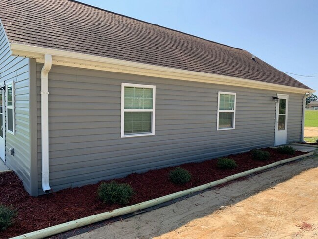 Building Photo - 2-Bedroom, 1-Bath House