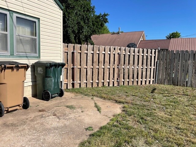 back yard privacy fence - 612 S Pine St